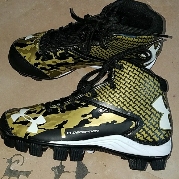 under armour boys deception cleats